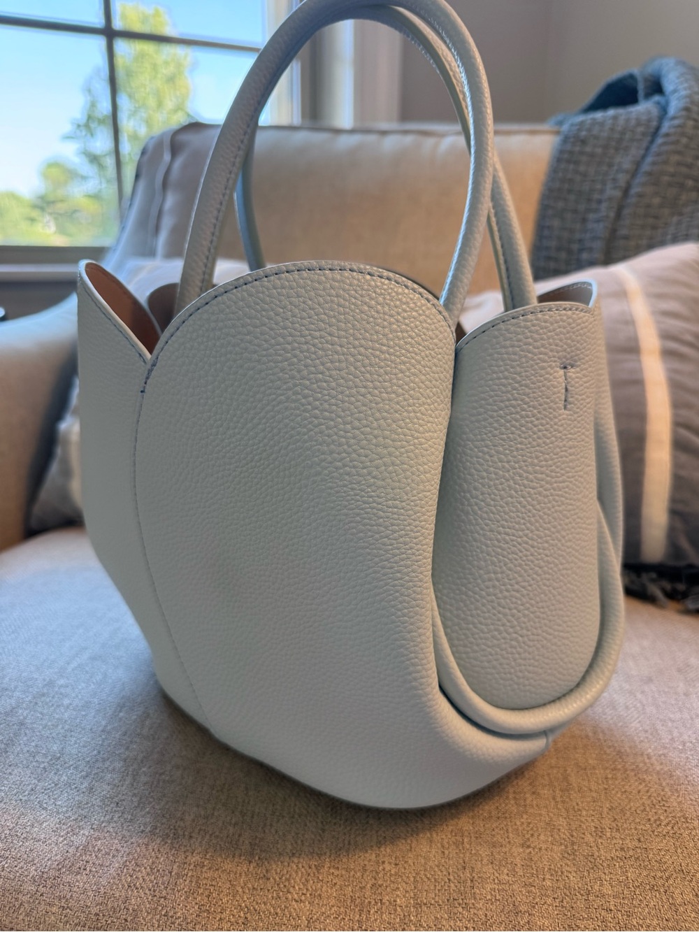 Melie Bianco Tulip Top-Handle Crossbody Tote - like new - Picture 4 of 11
